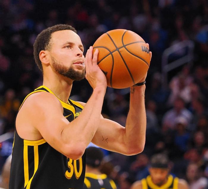 随机库里迎来三赛季出色发挥，德国队观众热烈欢呼！